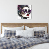 vrouw in zonnebril en Paarse lippenstift Canvas Afdruk (Insitu (Slaapkamer))