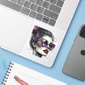 vrouw in zonnebril en Paarse lippenstift Sticker (Laptop met iPhone)