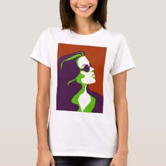 Vrouw in zonnebril t-shirt