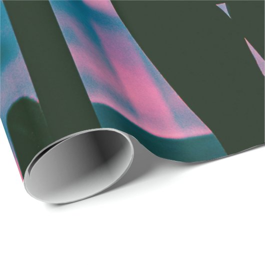 Vrouw in zwarte tankwagen en broek aan de rand cadeaupapier (Rol Hoek)