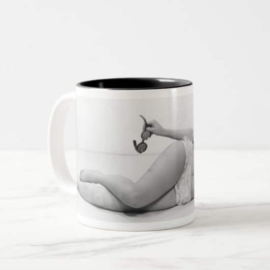 Vrouw in zwemkleding tweekleurige koffiemok (Voorkant links)