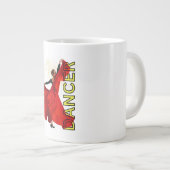 Vrouw ion rode jurk dansen grote koffiekop (Voorkant rechts)