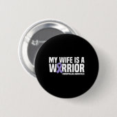 Vrouw is een krijger van fibromyalgie bewustzijn ronde button 5,7 cm (Voorkant /achterkant)