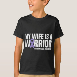 Vrouw is een krijger van fibromyalgie bewustzijn t-shirt