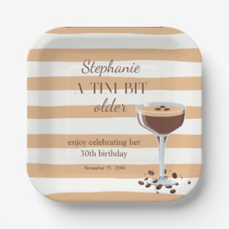 Vrouw is een tikkeltje ouder Espresso 30e verjaard Papieren Bordje