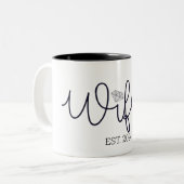 Vrouw Jaar | Zwarte Script Bruid | Pasgetrouwd Tweekleurige Koffiemok (Voorkant links)