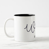 Vrouw Jaar | Zwarte Script Bruid | Pasgetrouwd Tweekleurige Koffiemok (Links)