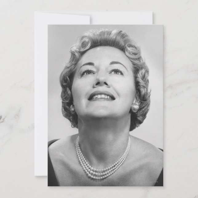 Vrouw kijkt omhoog (Voorkant)