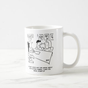 Vrouw klaagt dat hij gokt met kaarten koffiemok