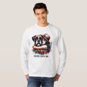 Vrouw knuffelen Bulldog in Pet T-shirt (Voorkant volledig)