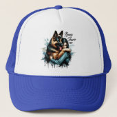 Vrouw knuffelen Duitse herder met nooit verlaten m Trucker Pet (Voorkant)