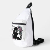 Vrouw knuffelen poedel met bloemen sling bag (Rechterhoek)