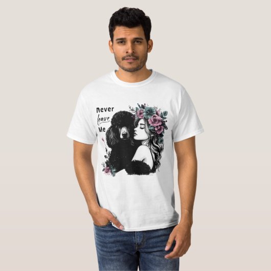 Vrouw knuffelen poedel met bloemen t-shirt (Voorkant volledig)