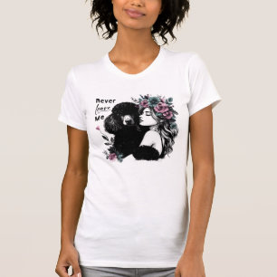 Vrouw knuffelen poedel met bloemen t-shirt