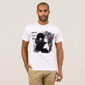 Vrouw knuffelen poedel met bloemen t-shirt (Voorkant volledig)