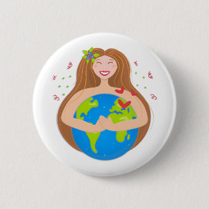 Vrouw knuffelt planeet Aarde Ronde Button 5,7 Cm