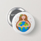 Vrouw knuffelt planeet Aarde Ronde Button 5,7 Cm (Voorkant /achterkant)
