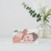 Vrouw krijgt massage visitekaartje (Staand voorkant)