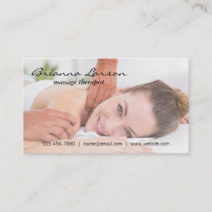Vrouw krijgt massage visitekaartje