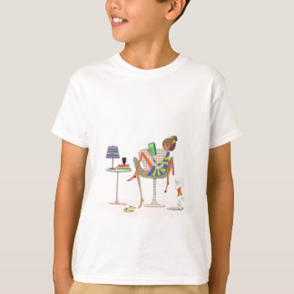 Vrouw leedboek over stoelontwerp t-shirt
