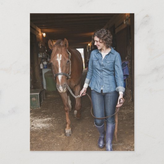 Vrouw leidend paard briefkaart (Voorkant)