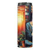 Vrouw Lezen In Stadsvenster Met Kat En Koffie Thermosbeker (Achterkant)