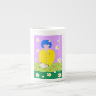 Vrouw lezend in de tuin porselein kop