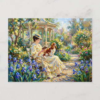 Vrouw lezend in tuin met Cavalier King Charles Spa Briefkaart