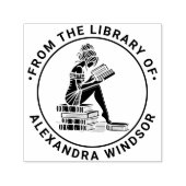 Vrouw lezend opgestapeld op boek stapel bibliothee  zelfinktende stempel (Design)