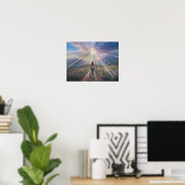 Vrouw loopt naar het gloeiende kruis – geloofstoch poster (Thuiskantoor)
