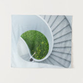 Vrouw lopende spiraaltrap wandkleed (Voorkant (horizontaal))