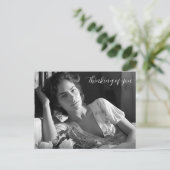 Vrouw loungen in bed B&W foto Briefkaart (Staand voorkant)