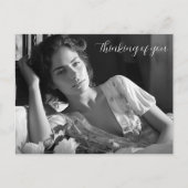 Vrouw loungen in bed B&W foto Briefkaart (Voorkant)