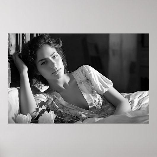 Vrouw loungen in bed B&W foto Poster (Voorkant)
