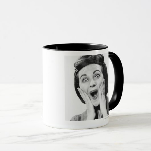 Vrouw maakt gezicht mok (Voorkant rechts)