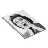 Vrouw maakt gezicht notitieboek (Rechterzijde)
