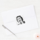 Vrouw maakt gezicht vierkante sticker (Envelop)