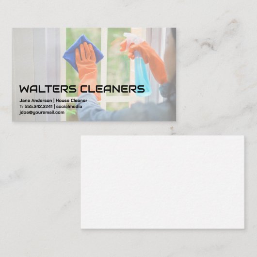 Vrouw maakt raam schoon visitekaartje (Voorkant / Achterkant)