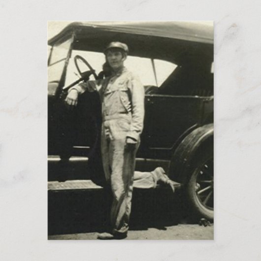 Vrouw met auto briefkaart (Voorkant)