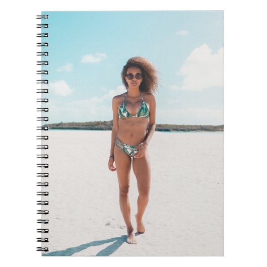 Vrouw met bikini op zand notitieboek (Voorkant)