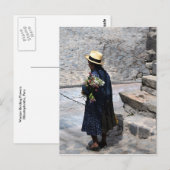 Vrouw met bloemen, Ollantaytambo, Peru (vert) Briefkaart (Voorkant / Achterkant)