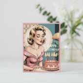 Vrouw met blond haar & verjaardagstaart in retro s briefkaart (Staand voorkant)