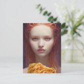 Vrouw met Briefkaart van spaghetti (Staand voorkant)