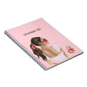 Vrouw met bruin haar Aardbei Rood Notitieboek (Rechterzijde)