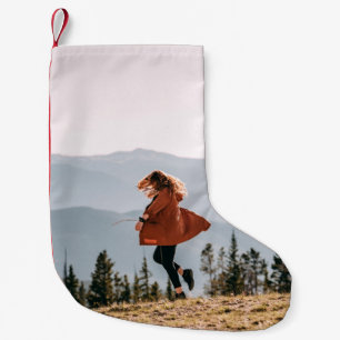 Vrouw met bruine jas kleine kerstsok