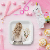 Vrouw met Daisy boeket Papieren Bordje (Feest)