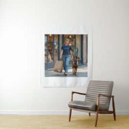 Vrouw met donkerblauw T-shirt met ronde hals Wandkleed