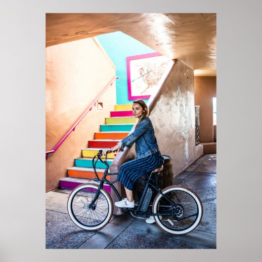 Vrouw met een blauwe denim-jas en een korte pit poster (Voorkant)