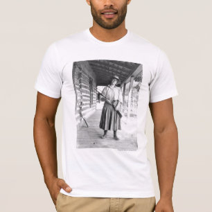 Vrouw met een geweer op een veranda t-shirt