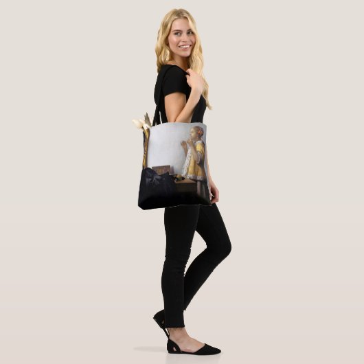 Vrouw met een Ketting van Pearl, Johannes Vermeer Tote Bag (Op model)